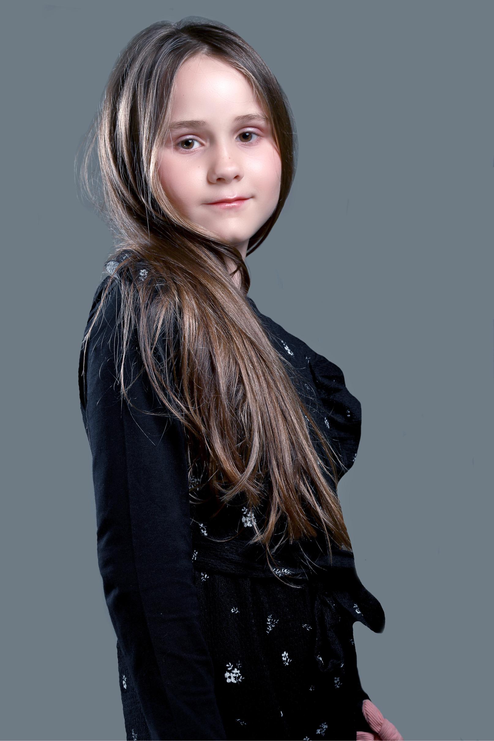 MIHAELA D. Modna agencija Select