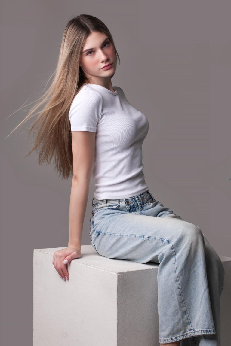 ANA SLAVA J.